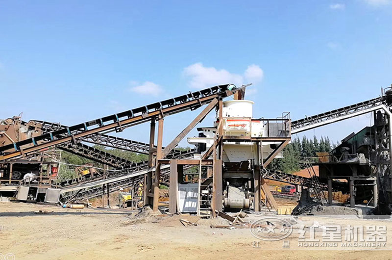 生產(chǎn)現(xiàn)場的石子整形機(jī)