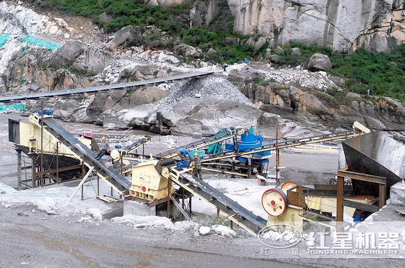 尾礦砂制砂現(xiàn)場，生產(chǎn)效率高，產(chǎn)品粒形好