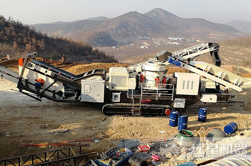 為山東某客戶(hù)推薦的履帶式移動(dòng)打砂機(jī)型號(hào)，效能高