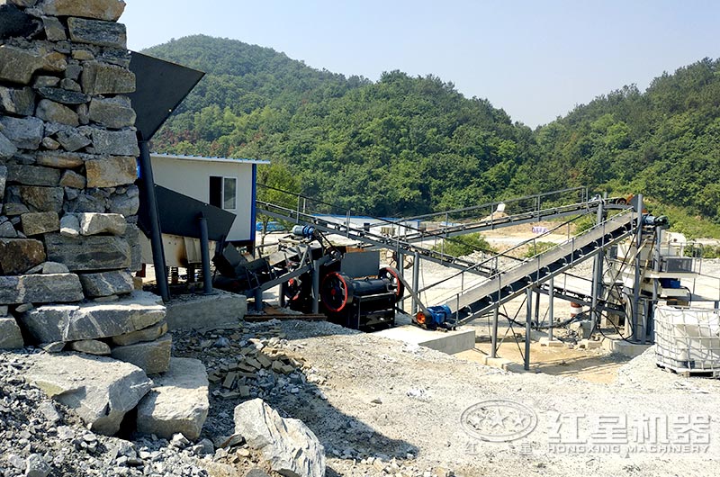 湖北廣水機(jī)制砂生產(chǎn)線一角，近距離觀看細(xì)鄂破機(jī)