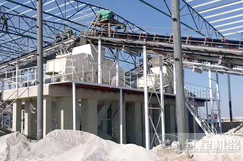反擊破碎機生產現場，河北大型砂石生產線