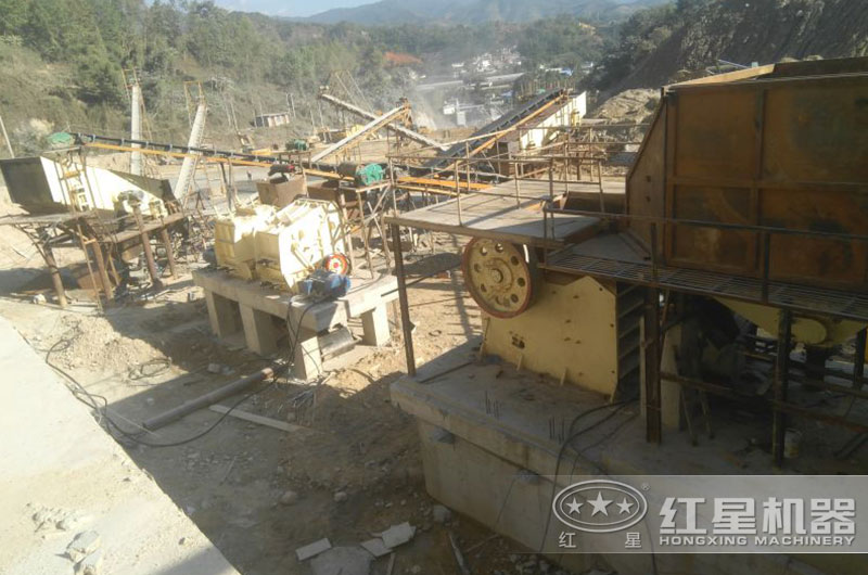 鄂破碎石機+反擊破作業(yè)現(xiàn)場 鄂破碎石機+反擊破作業(yè)現(xiàn)場