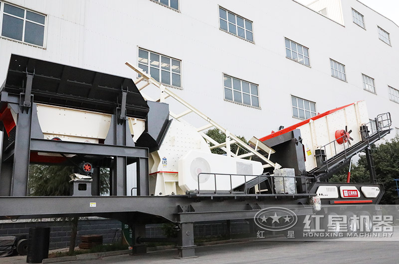 中型流動碎石機(jī)——搭配重錘式破碎機(jī)