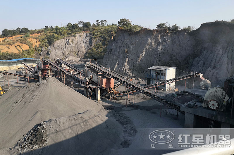 重錘式破碎機工作現(xiàn)場 重錘式破碎機工作現(xiàn)場