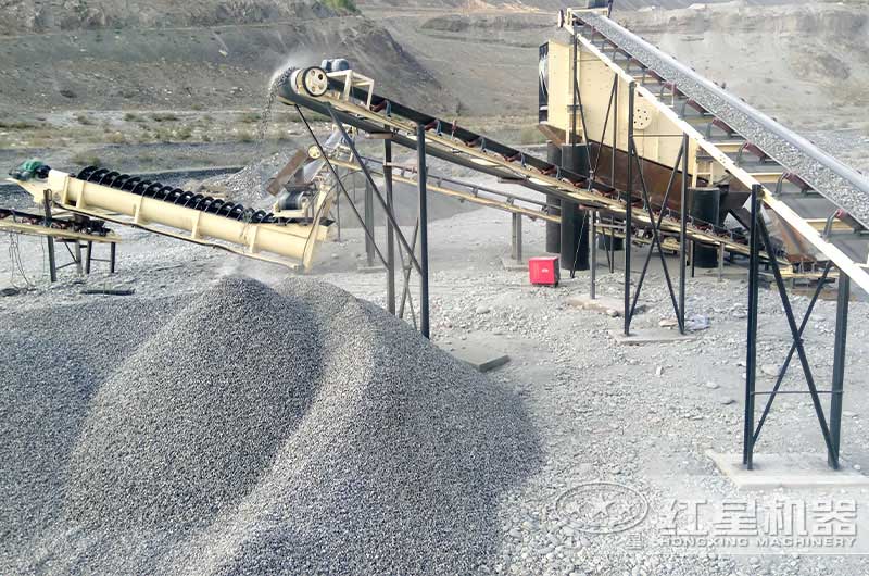 碎石廠生產(chǎn)現(xiàn)場(chǎng) 碎石廠生產(chǎn)現(xiàn)場(chǎng)
